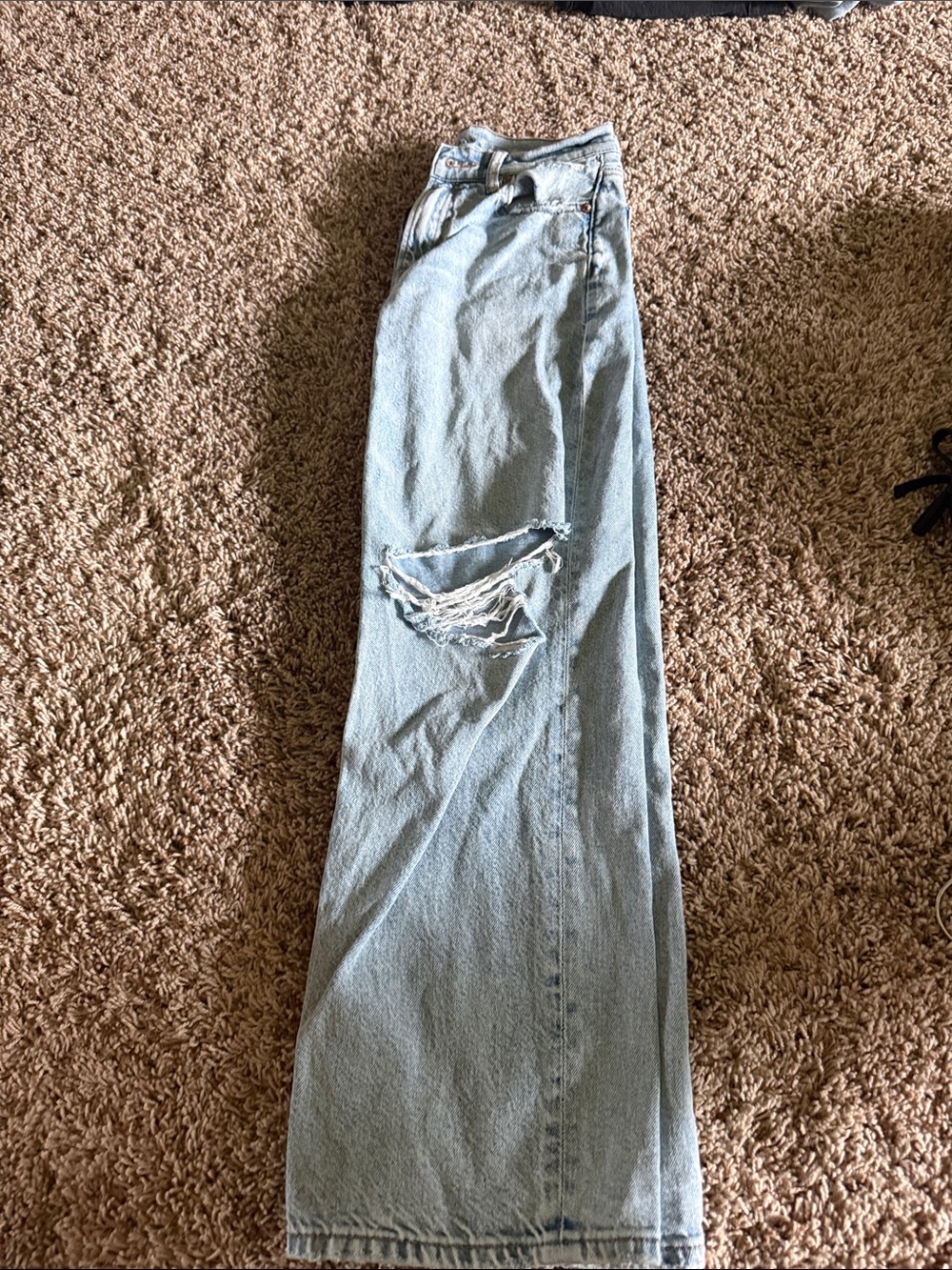 American Eagle Outfitters Light Wash Distressed Straight-Leg Jeans